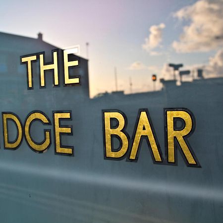 Maddens Bridge Bar & Guesthouse Бандоран Экстерьер фото